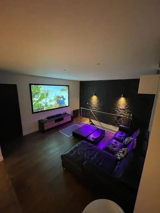 Super Souplex Cinema 4K Paris 15 Apartment France